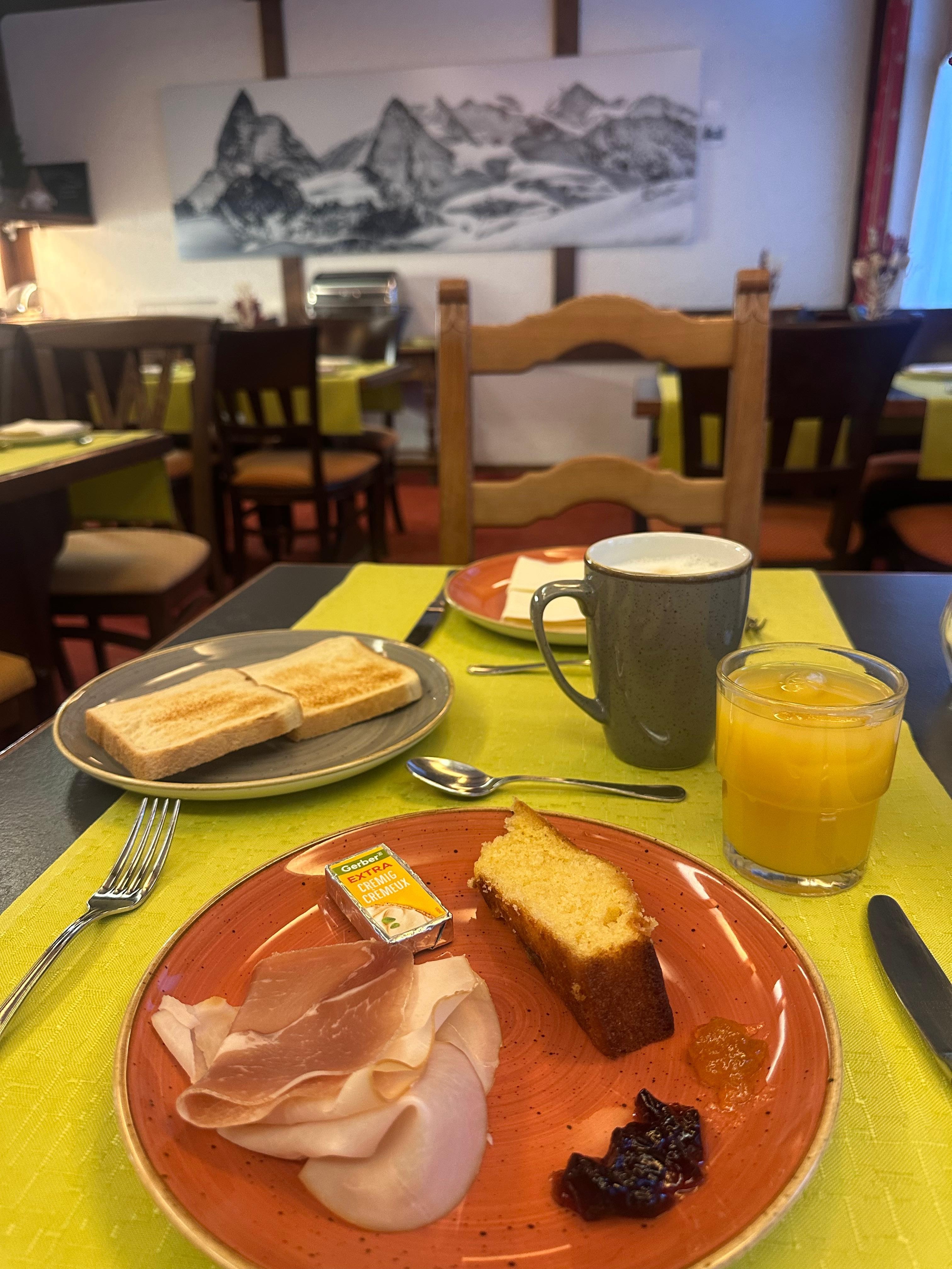 Fresh options. I preffer a lighter breakfast, but they covered well all the essentials (there were eggs, sausages, cereal, etc) 