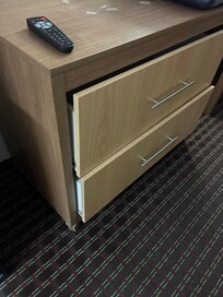 Drawers off track so we didn’t attempt to use.