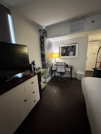 Room 904