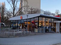 Burger King schräg ggü.