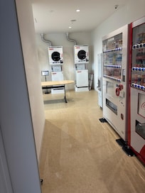 使用しなかったですが綺麗なコインランドリーありました。