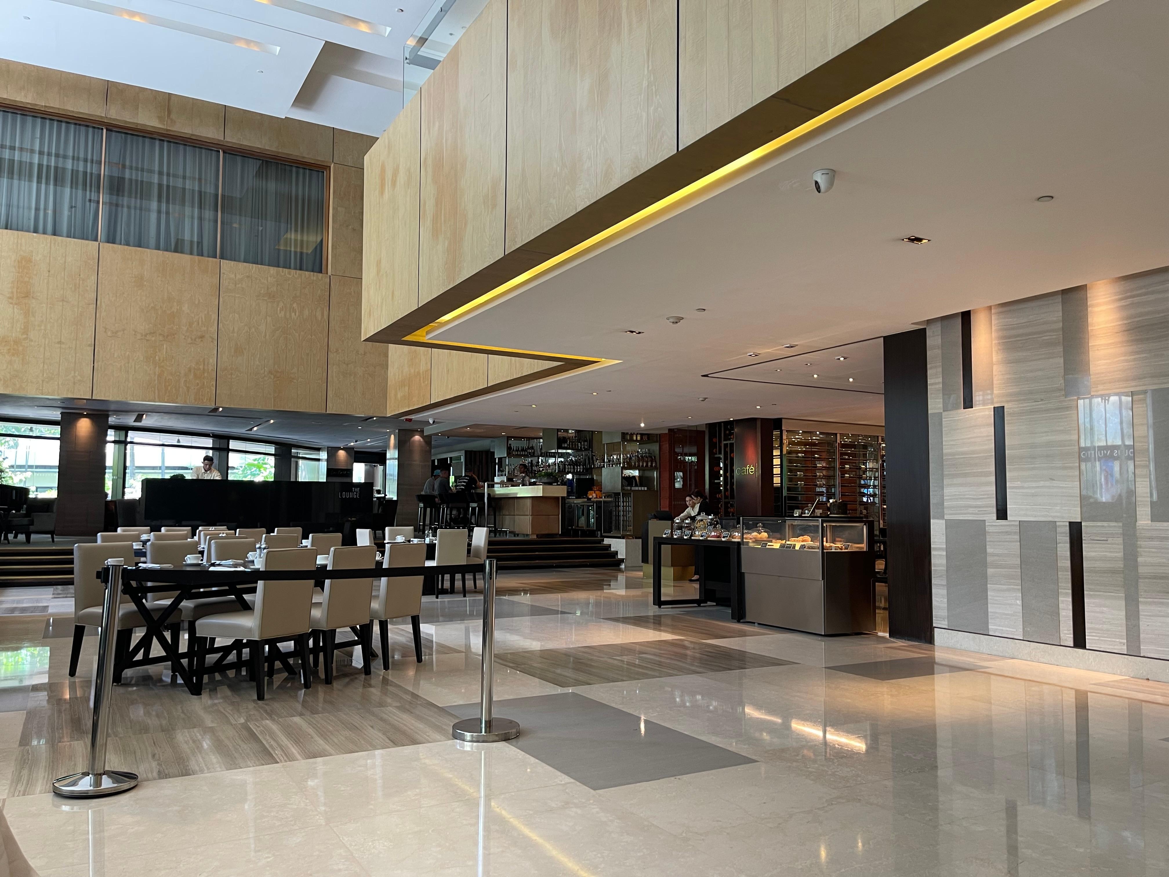 Lounge/Bar and entry to Cafe 1228