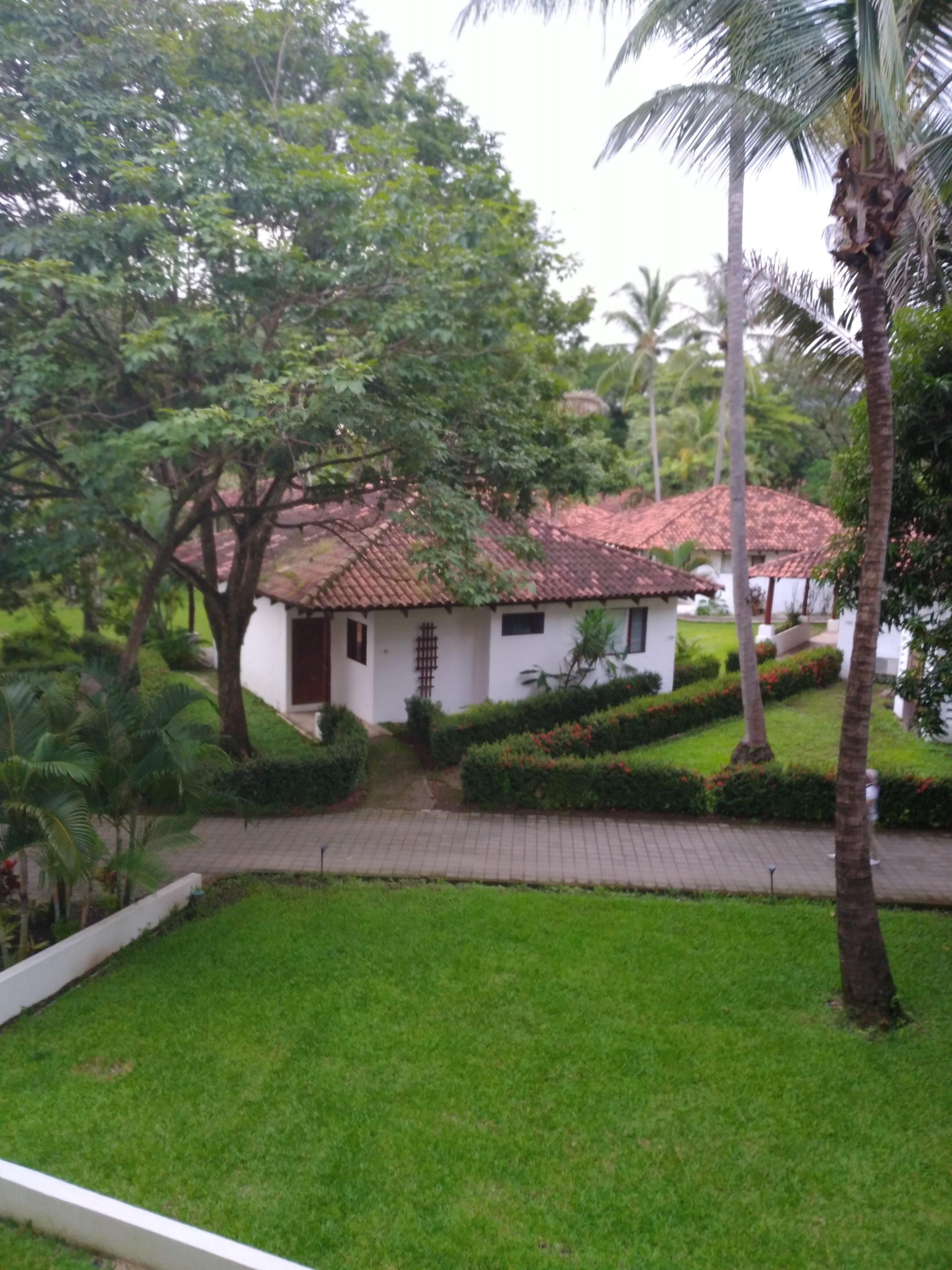 Vista al jardin y a Villas playa Samara