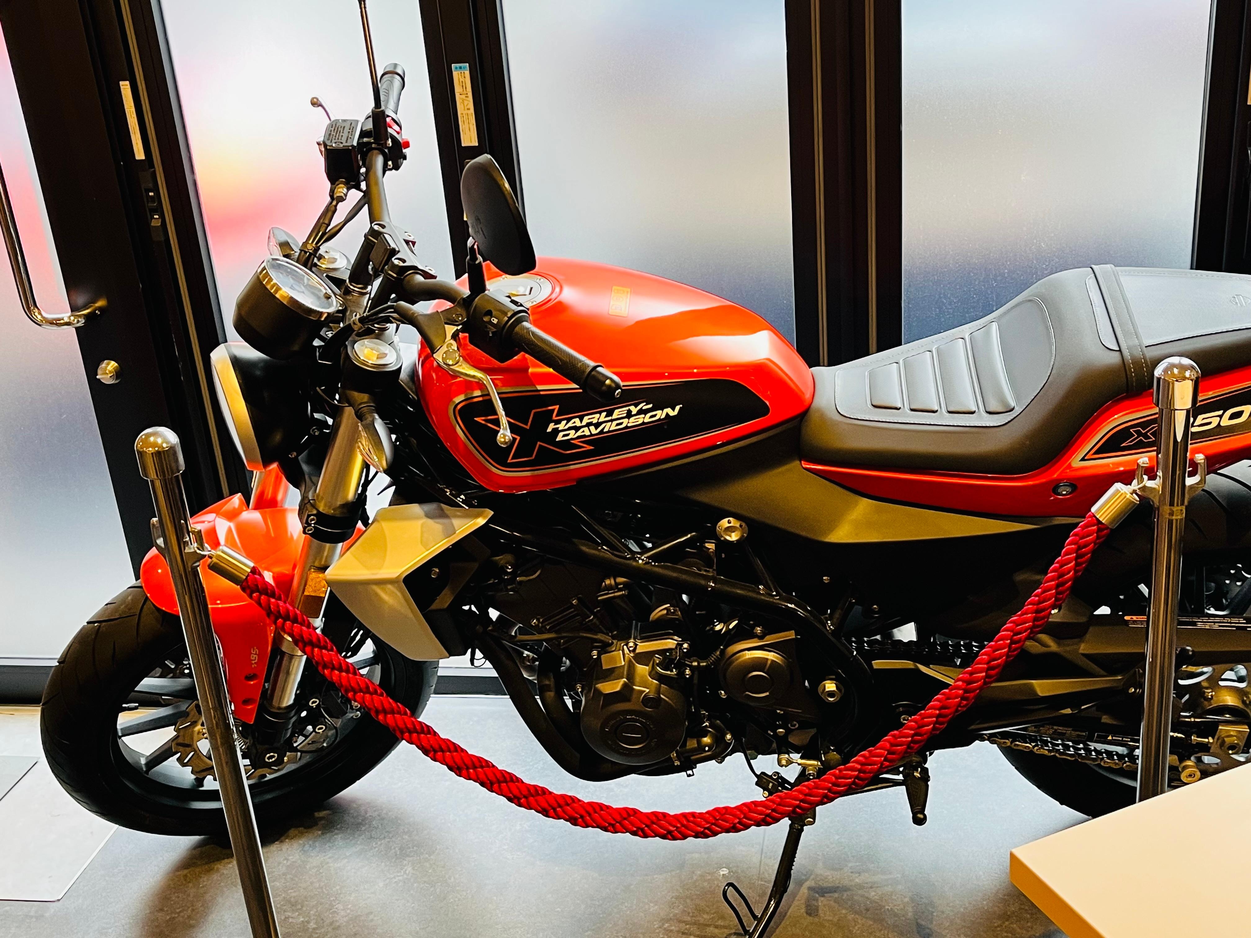 コーヒースタンドにハーレーダビッドソン