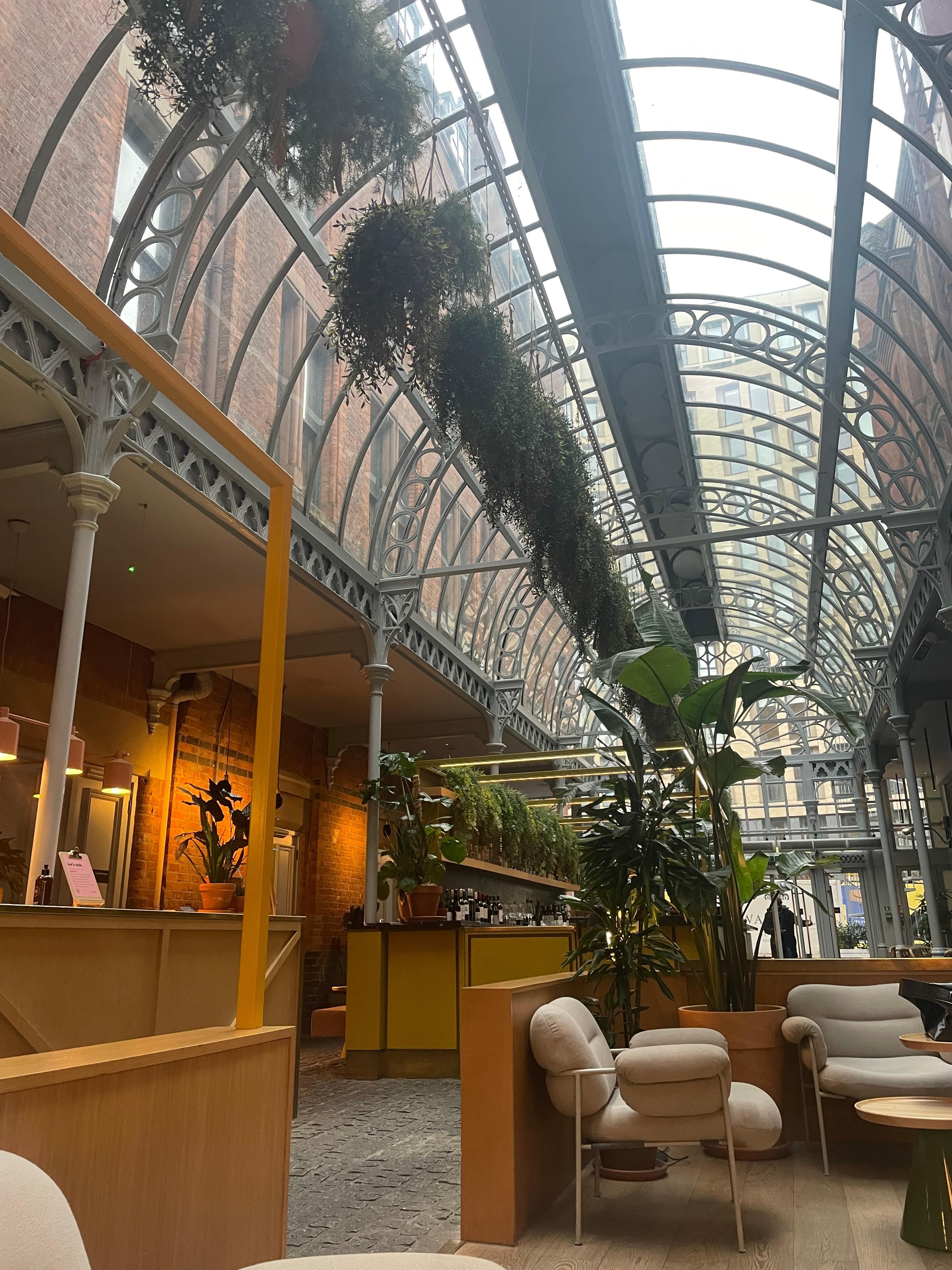 Reception area and bar 