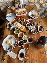 Serpme kahvaltı
