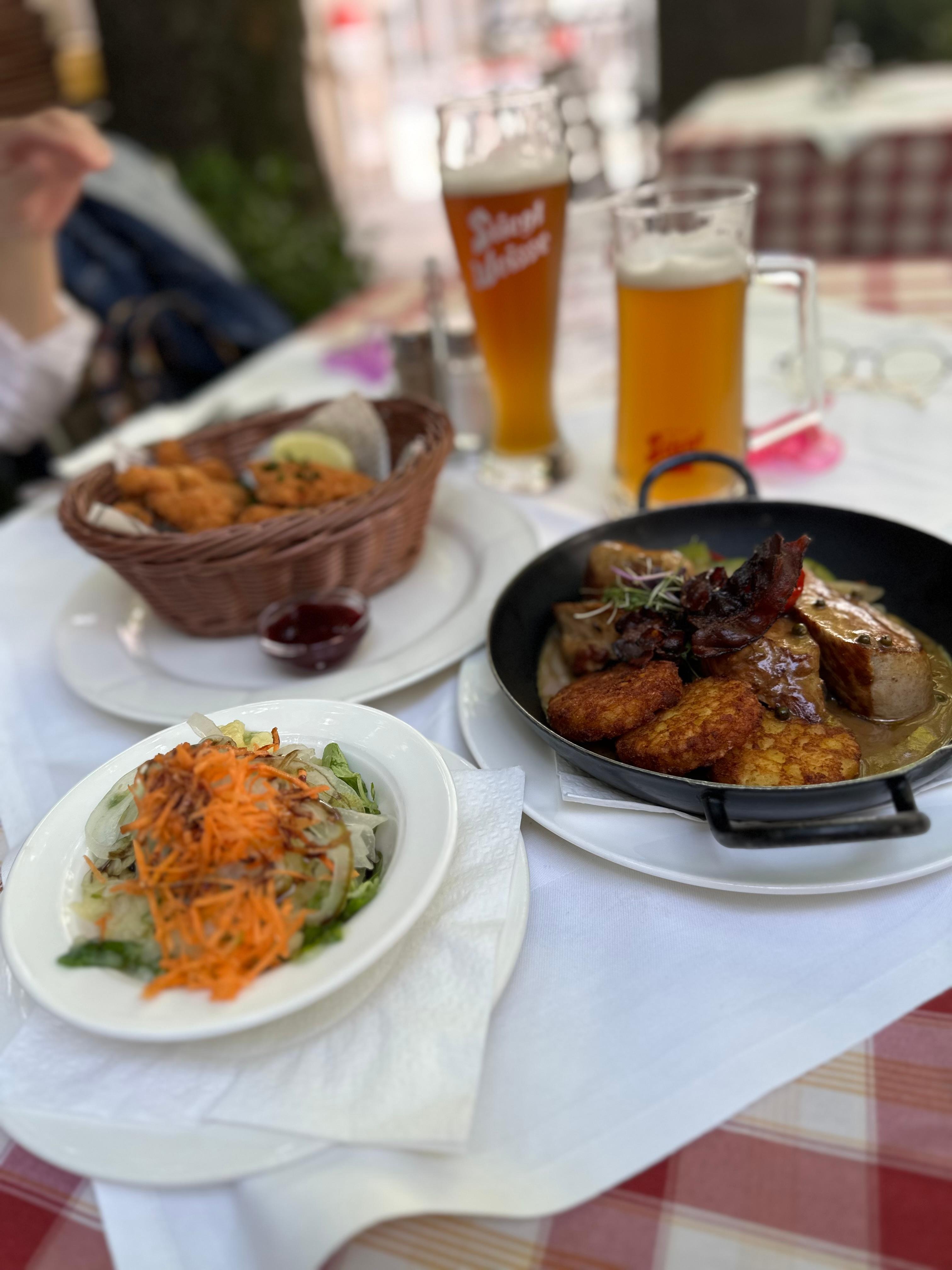 The restaurant in the hotel with garden