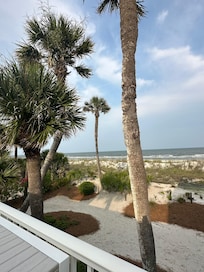 Beach view upper deck/balcony