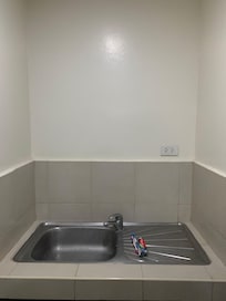 No mirror with sink