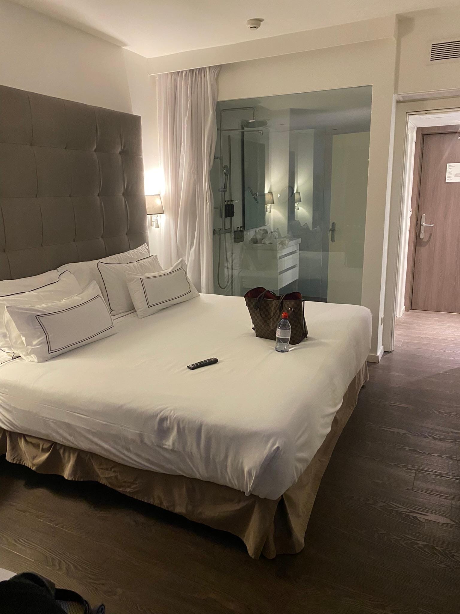 Schlafzimmer mit Bad