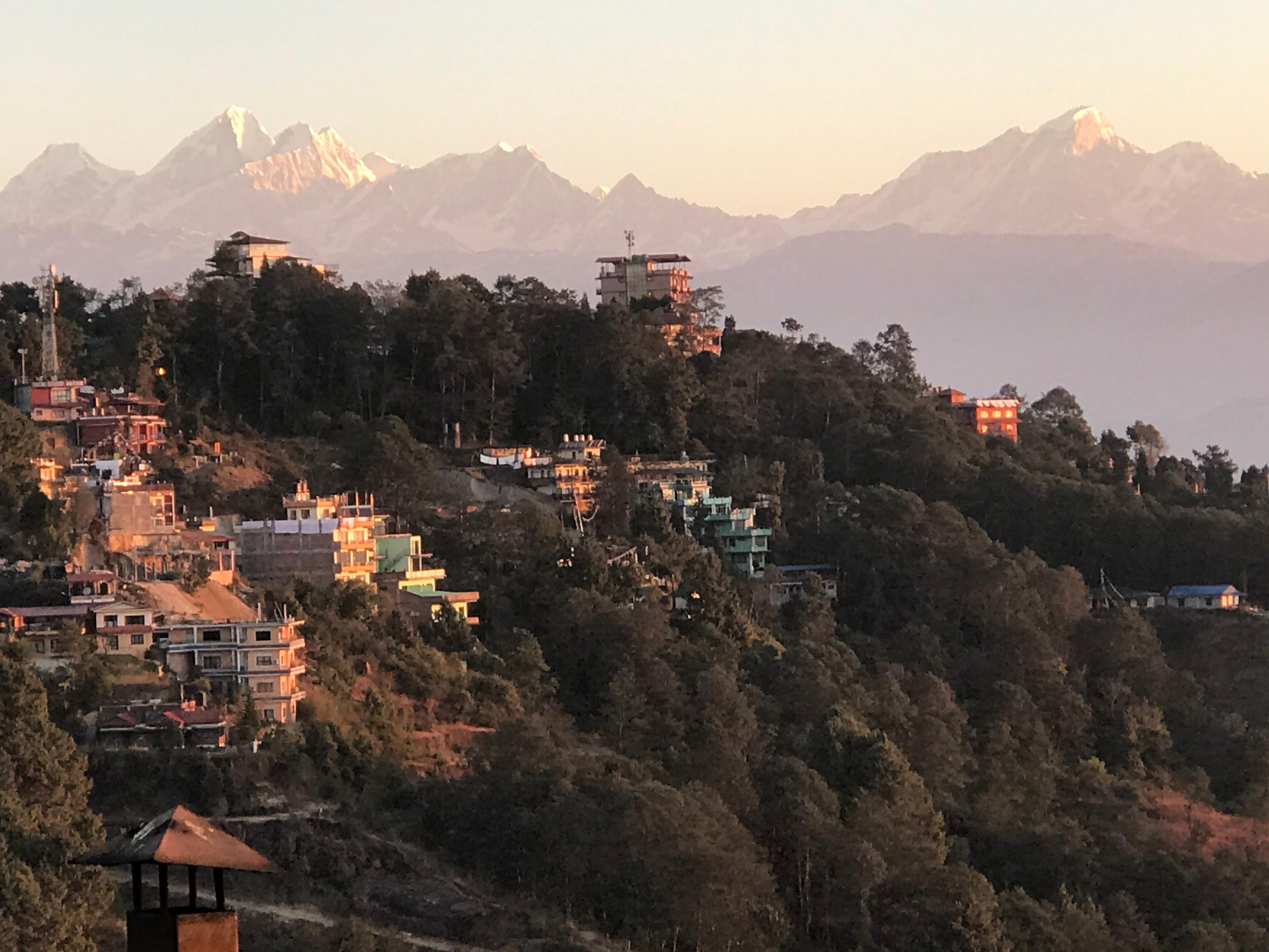 朝日に照らされたナガルコット