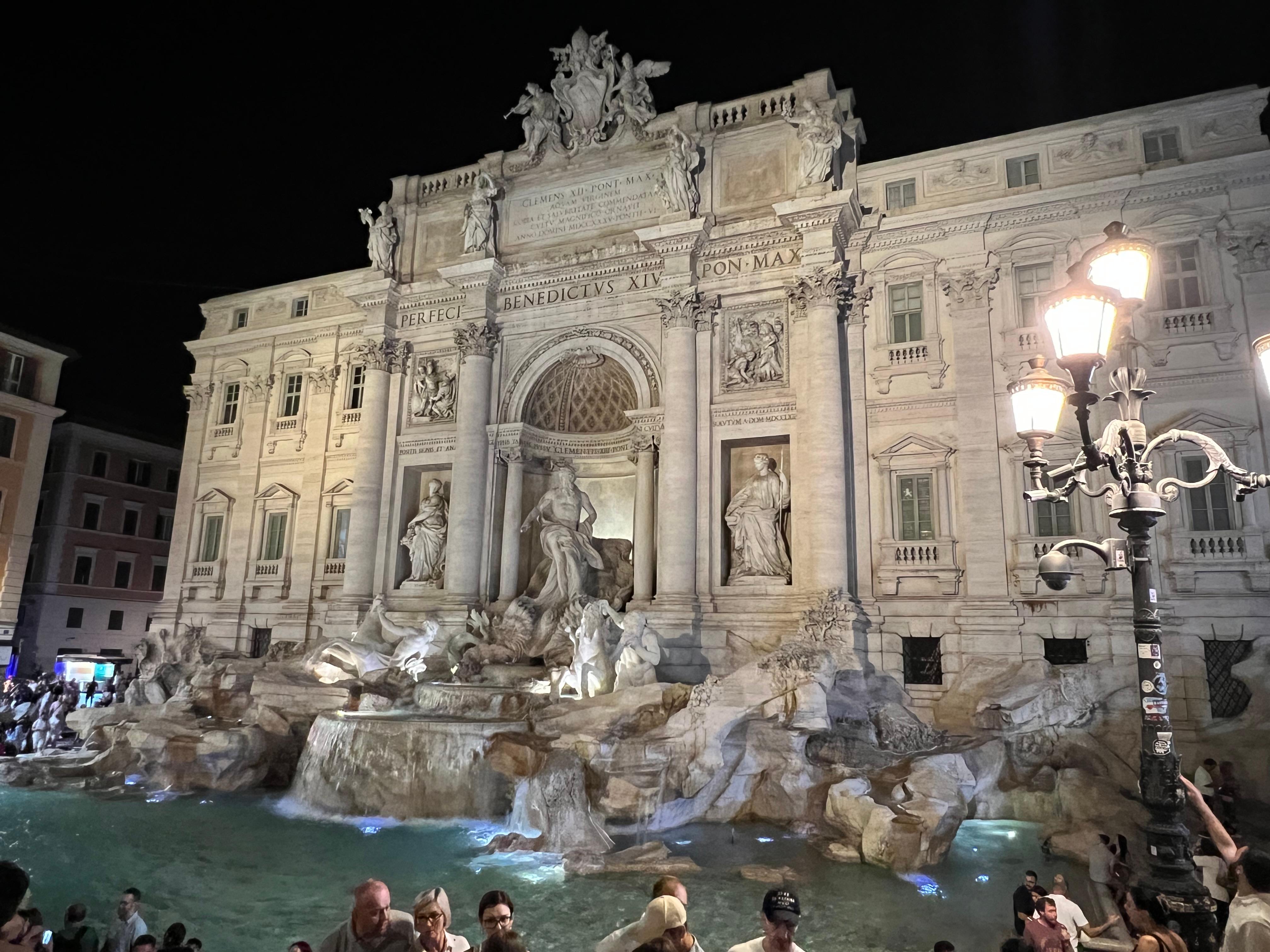 20 min walk to Trevi Fountain