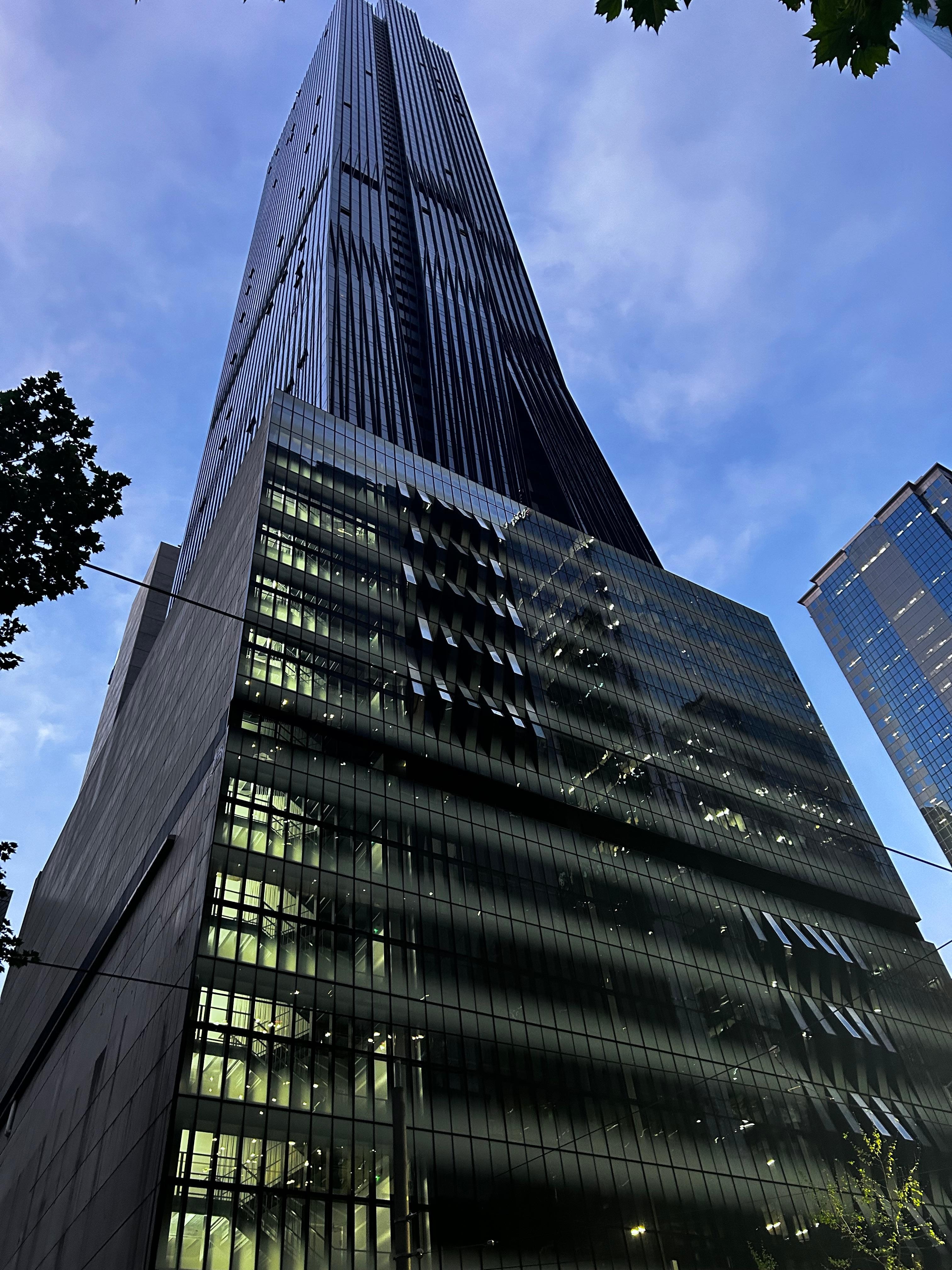 The apartment building 