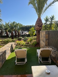 Garden room but very little sun