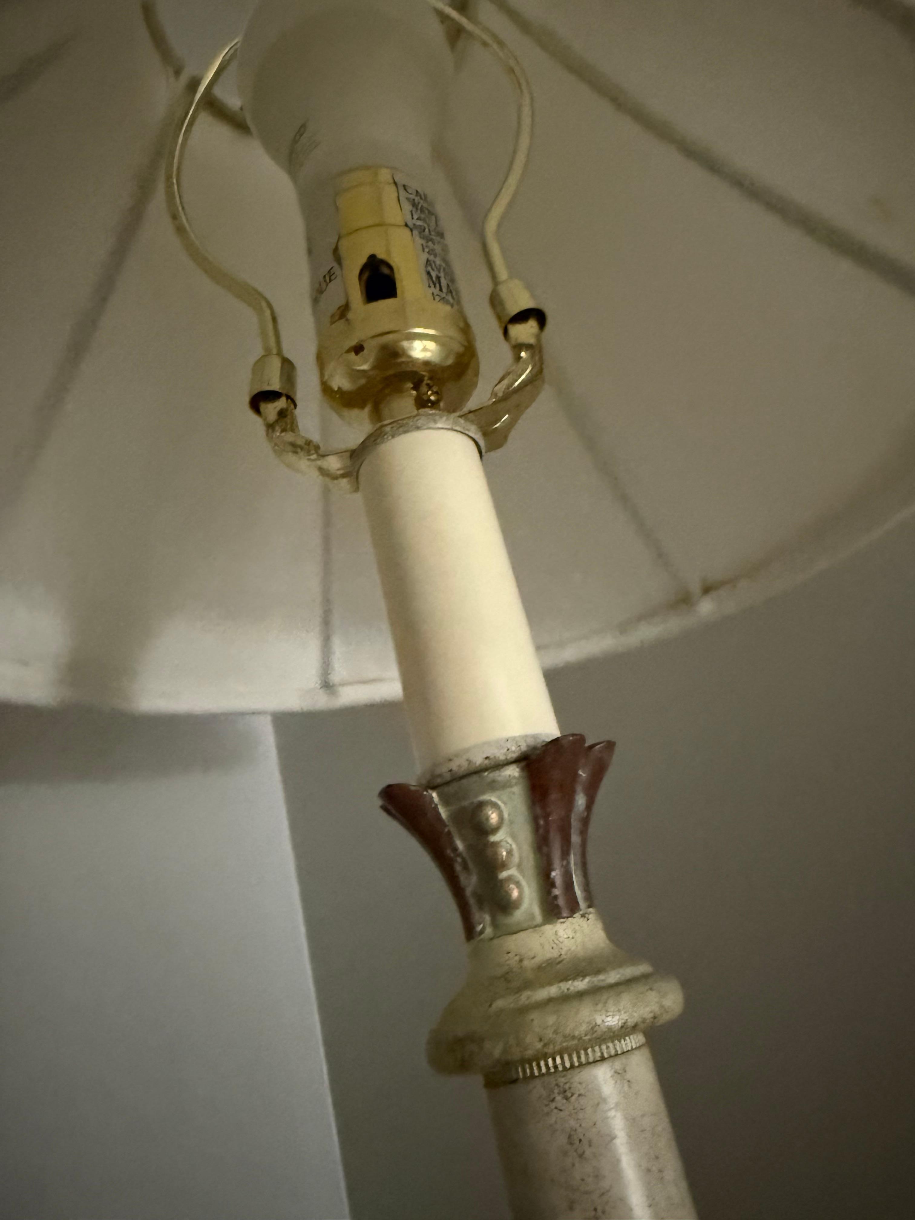 No knob to turn the lamp on and off (had to be unplugged and plugged up everytime)