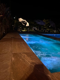 Piscina li matizada e outra fria excelente e limpa