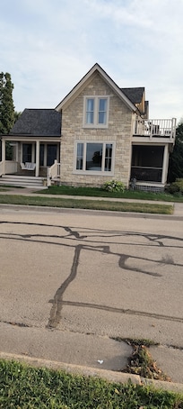 Many different places to enjoy the view.