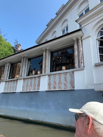 We had a delicious meal here.