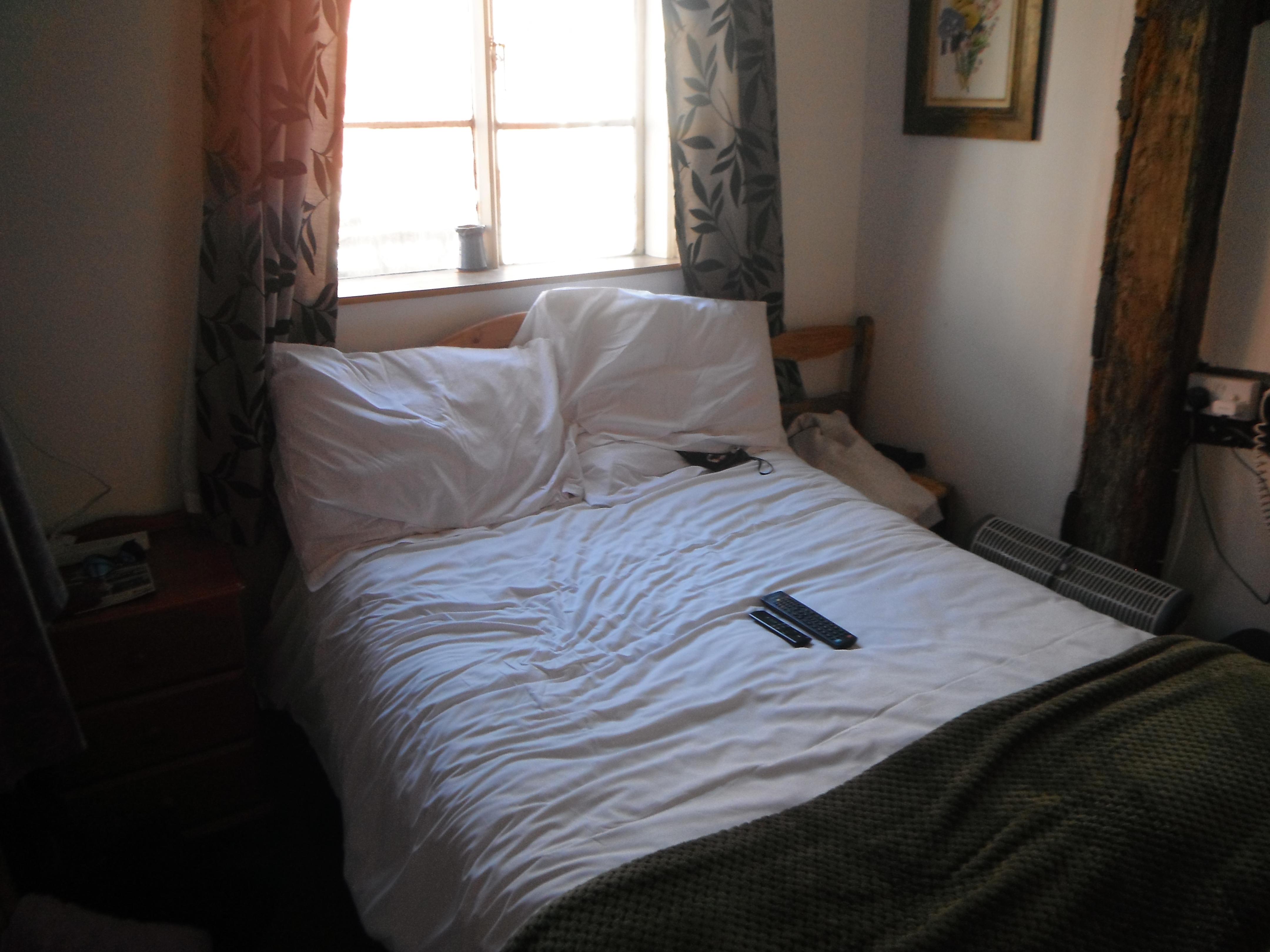 Bedroom
Very small and not sure that it was a 4'6" bed or a 4' as it seemed very small and we have a standard double at home