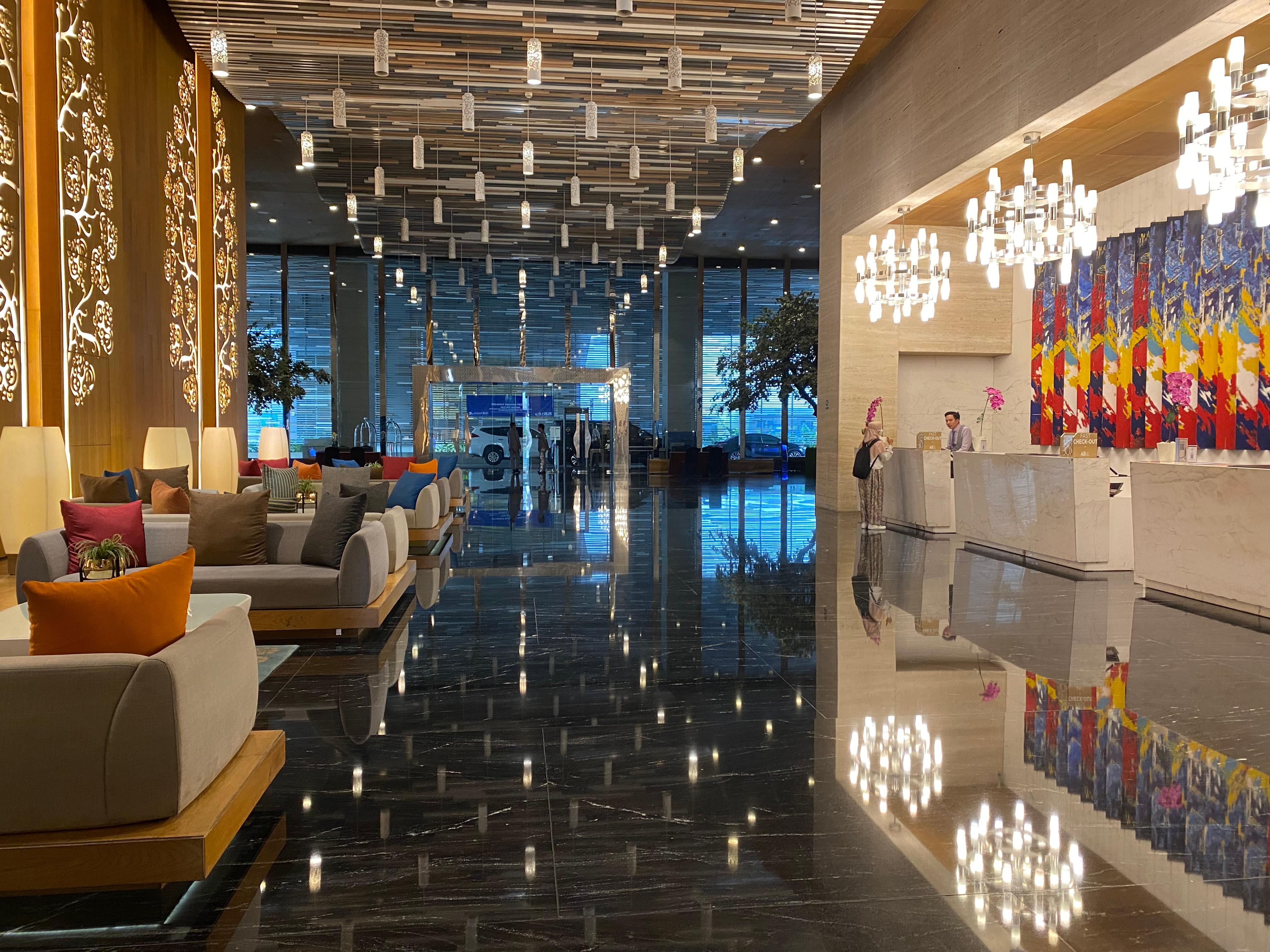 大廳總是金碧輝煌