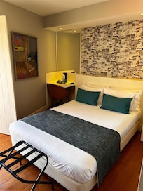 Zimmer und Schrank sind auch nicht gross- aber charmant