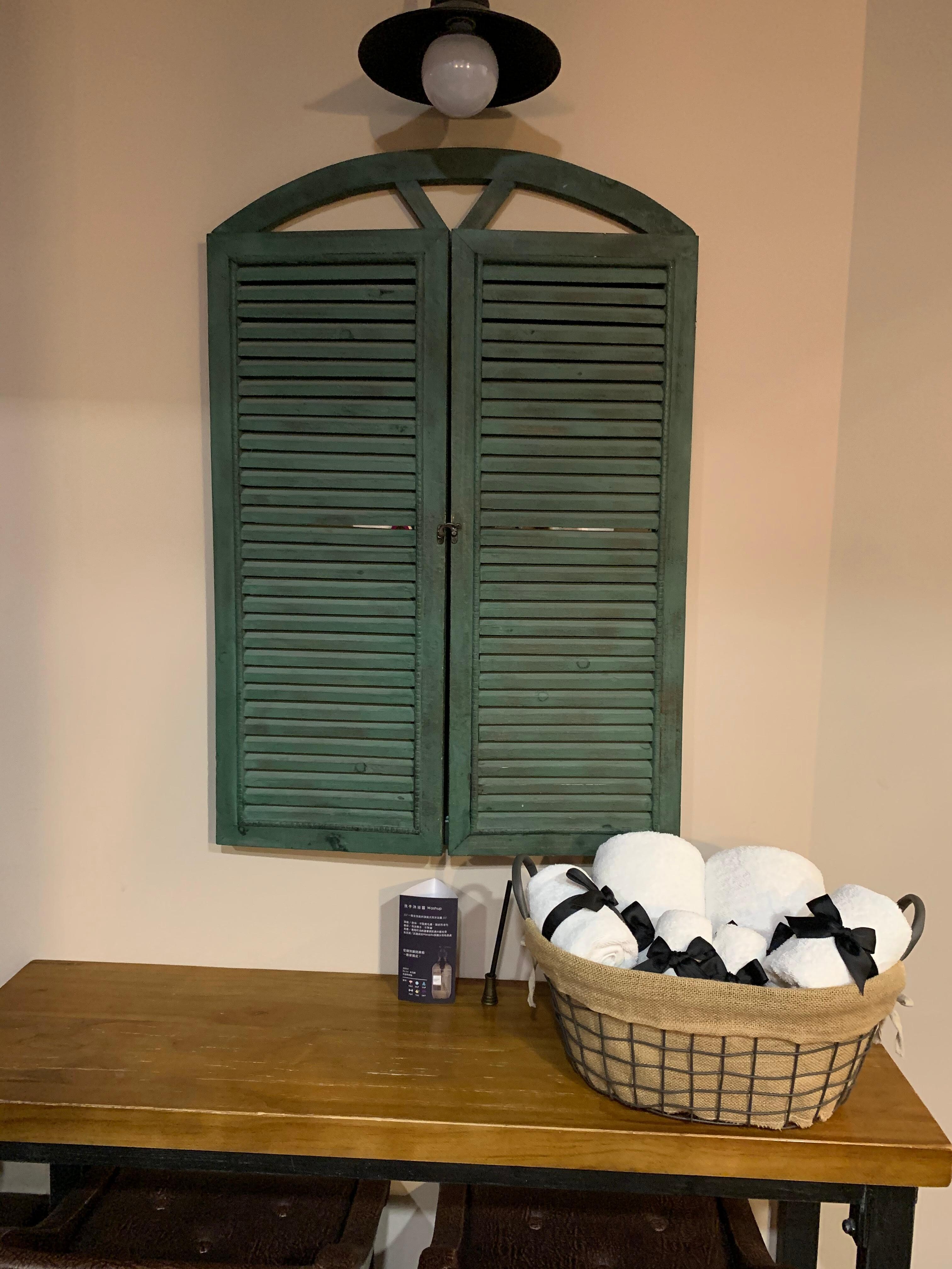 特別把毛巾籃拿出來拍照，好有質感哦