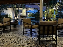 Pool bar