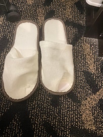 即棄拖鞋容易破爛