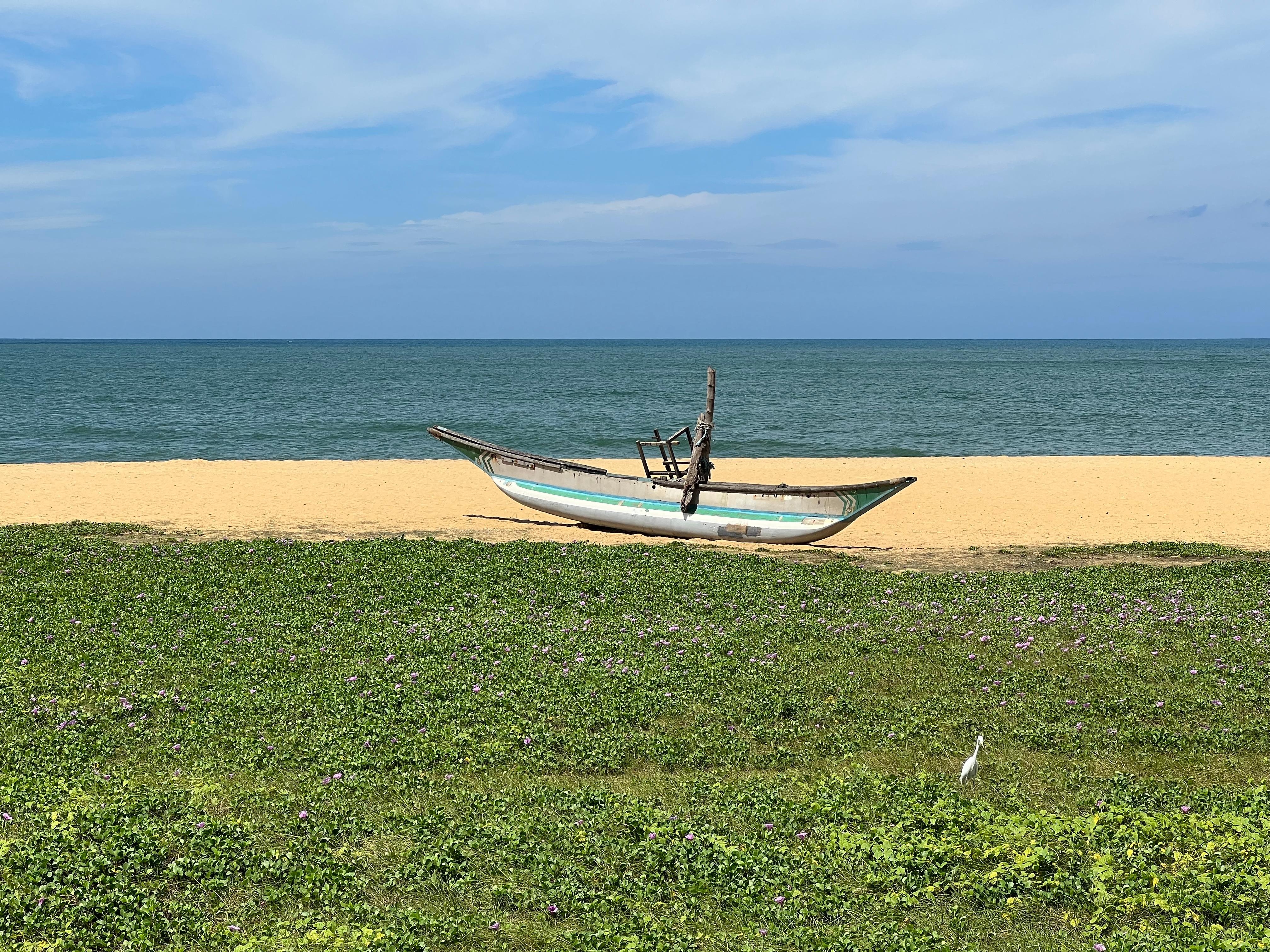 Stranden utenfor hotellet. 