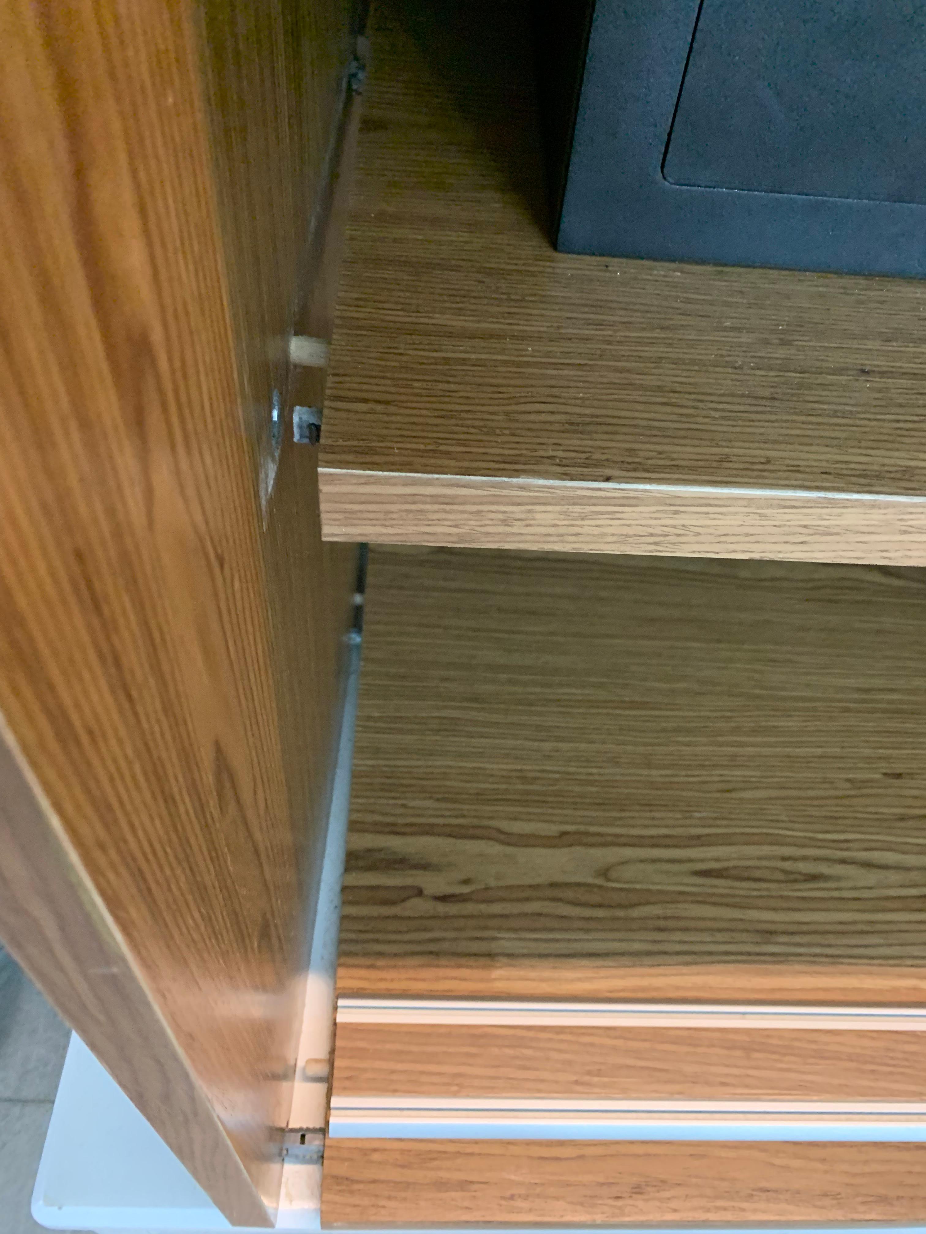 Schrank geht aus dem Leim 
