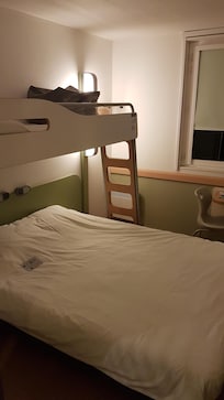 3-Bett-Zimmer auf Wunsch auch mit 3 einzelnen Betten möglich.