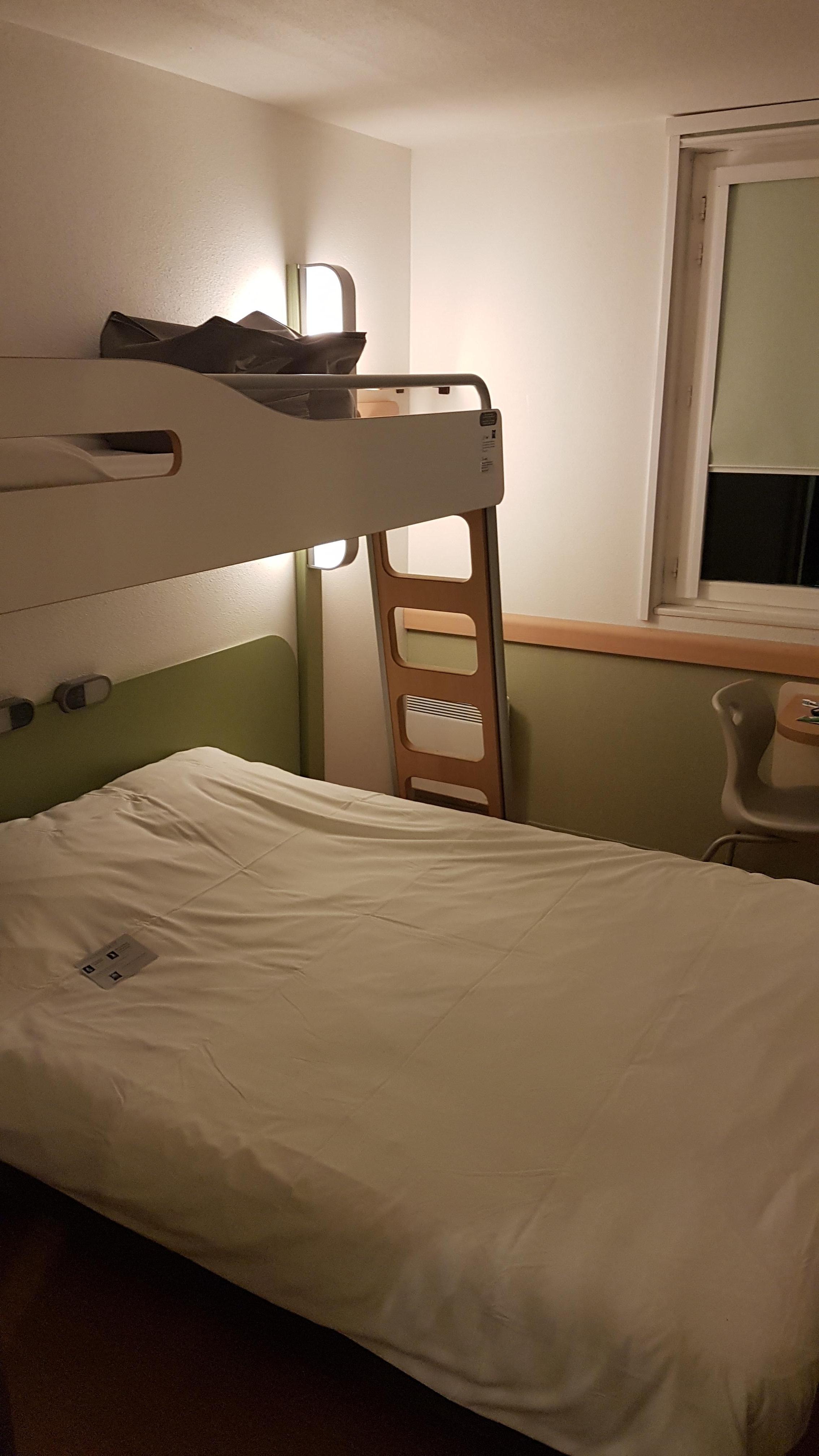 3-Bett-Zimmer auf Wunsch auch mit 3 einzelnen Betten möglich. 