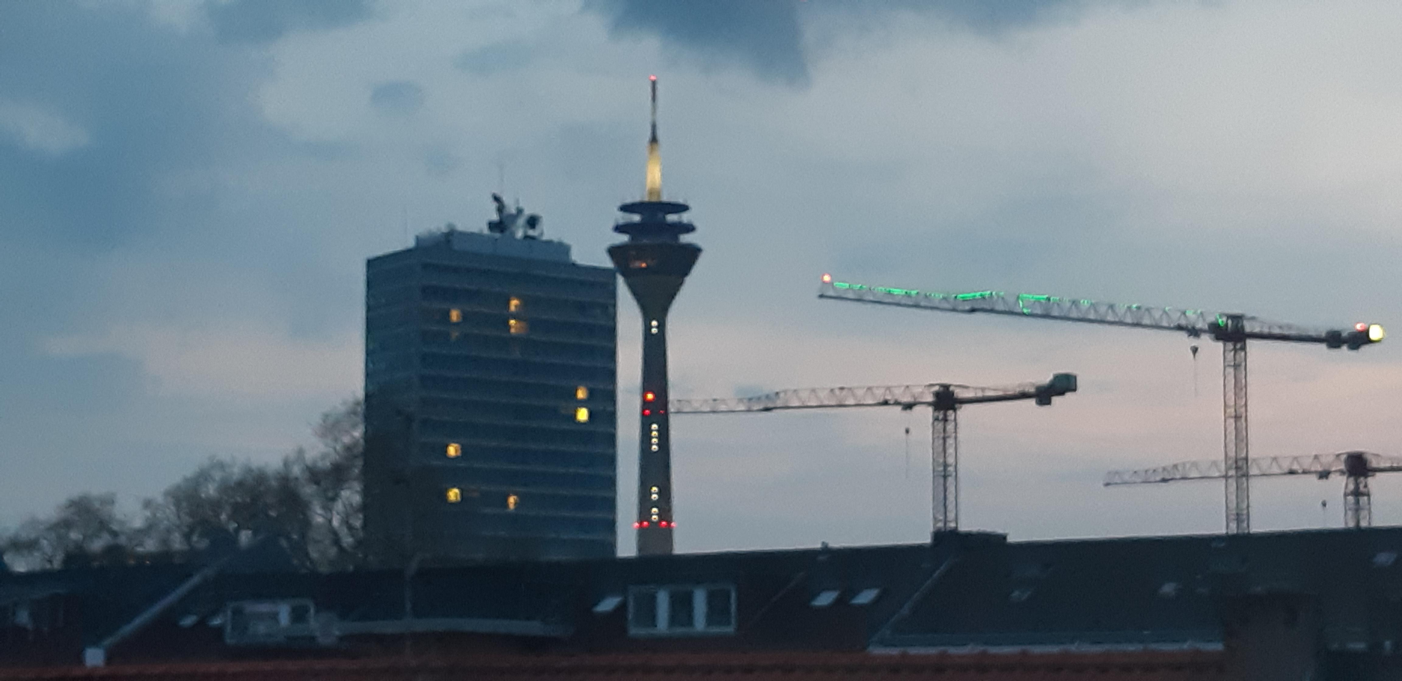 Vue de la chambre sur le Rheinturm 