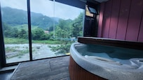 계곡 바라보며 즐기는 최고의 스파!