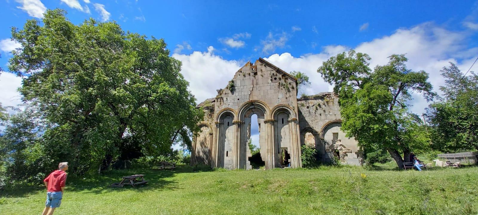 Middeleeuwse Tbetikerk, tot de 19e eeuw nog intact maar sindsdien helaas verruineerd