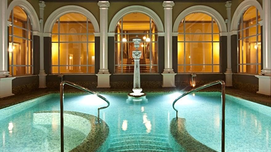 Una delle piscine interne.