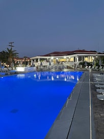 Piscina in notturna