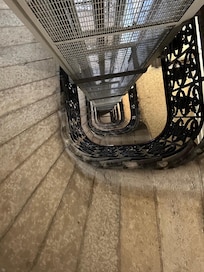 Staircase (has a small lift in the centre).