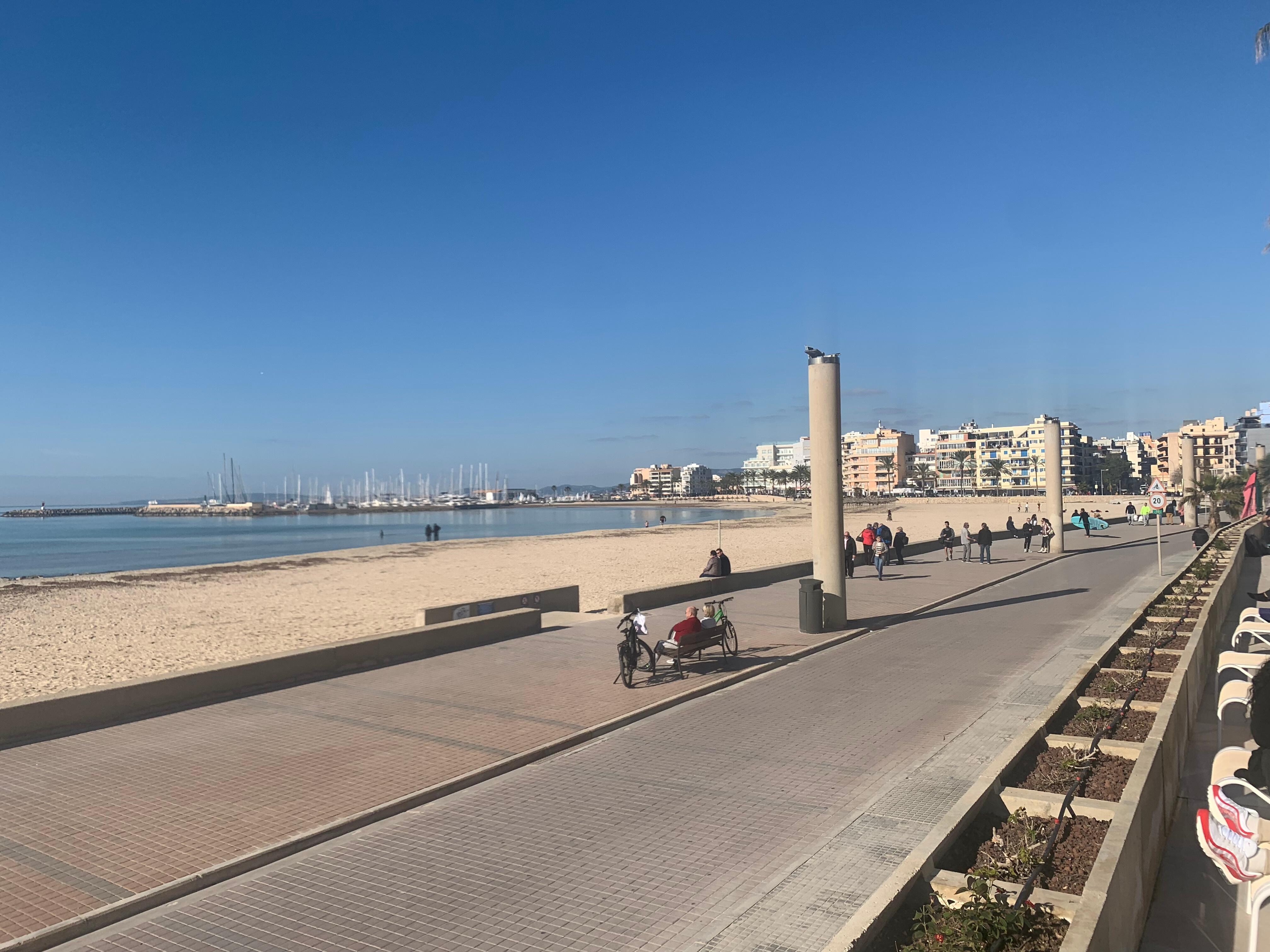 Strandpromenaden med separat cykelväg 