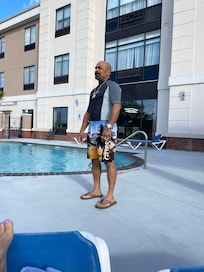 En la piscina