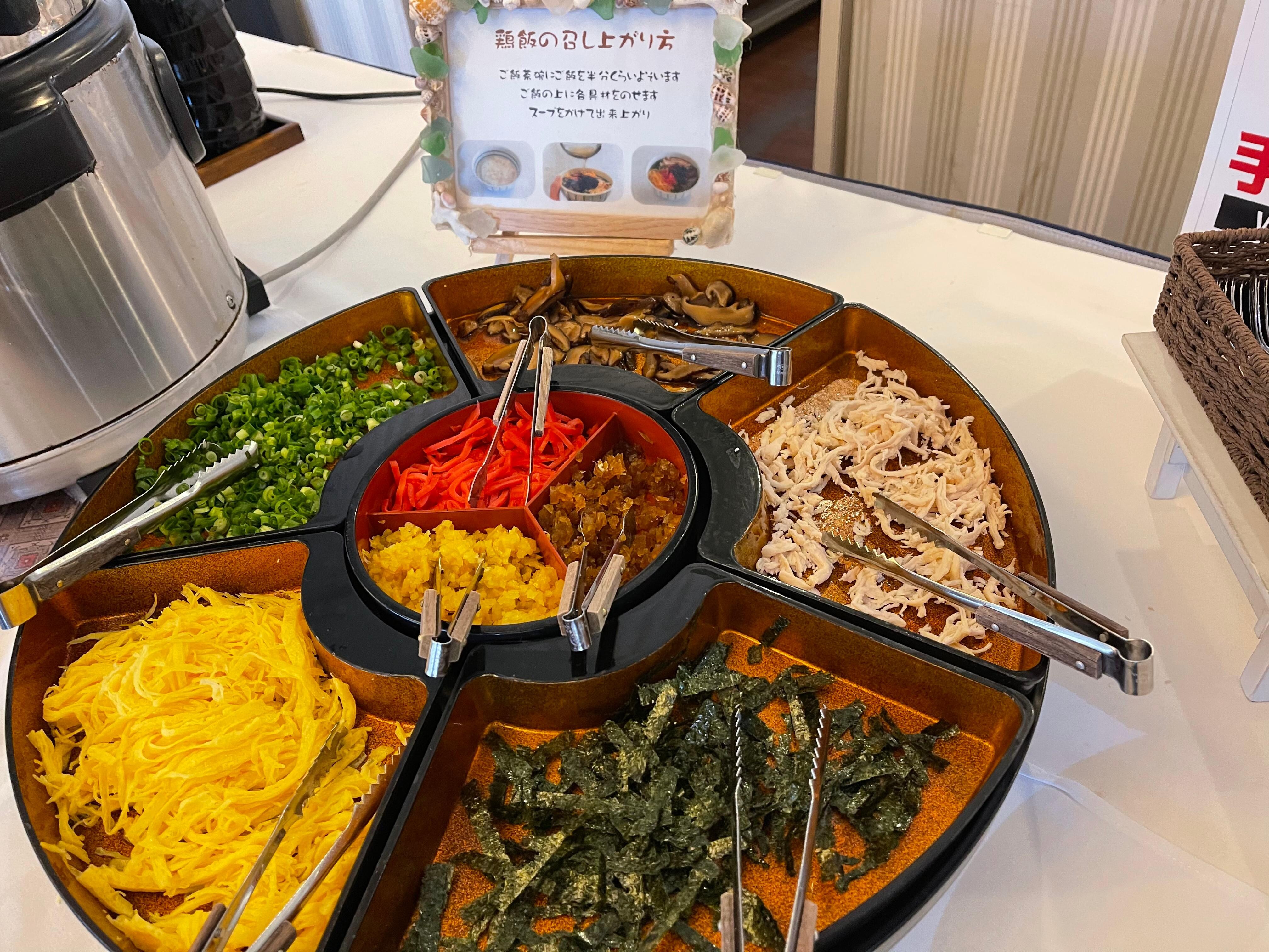 朝食にあった　鶏飯。