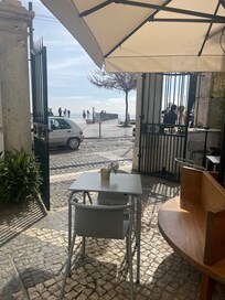 Her kan du spise frokost, eller nyte et glass vin.