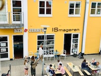 Is, ost og morgenkaffe lige udenfor døren