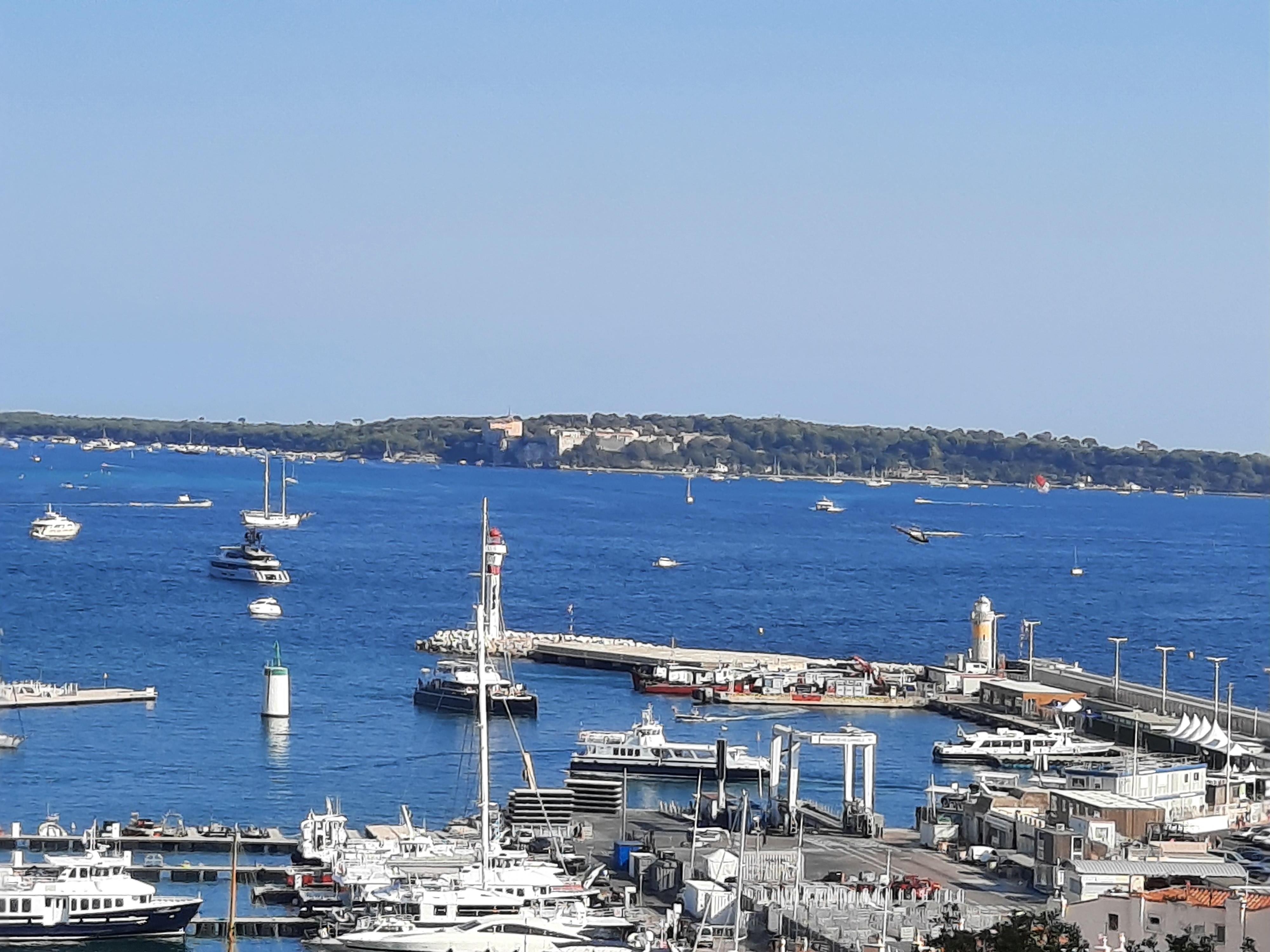 Blick vom Suquet Richtung Îles des Lérins