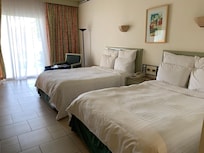 Comfortable bed and pillows, quiet room and