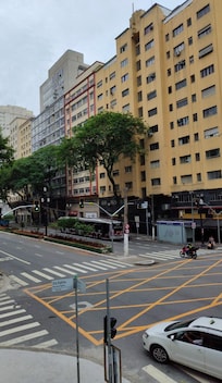 Av IPIRANGA, frente ao hotel.