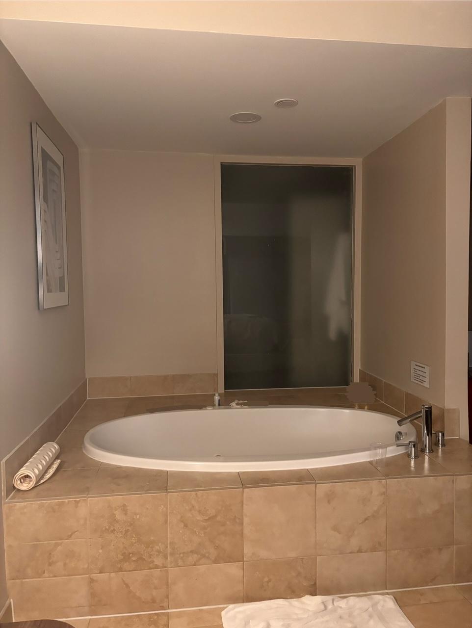 Jetted tub in king room