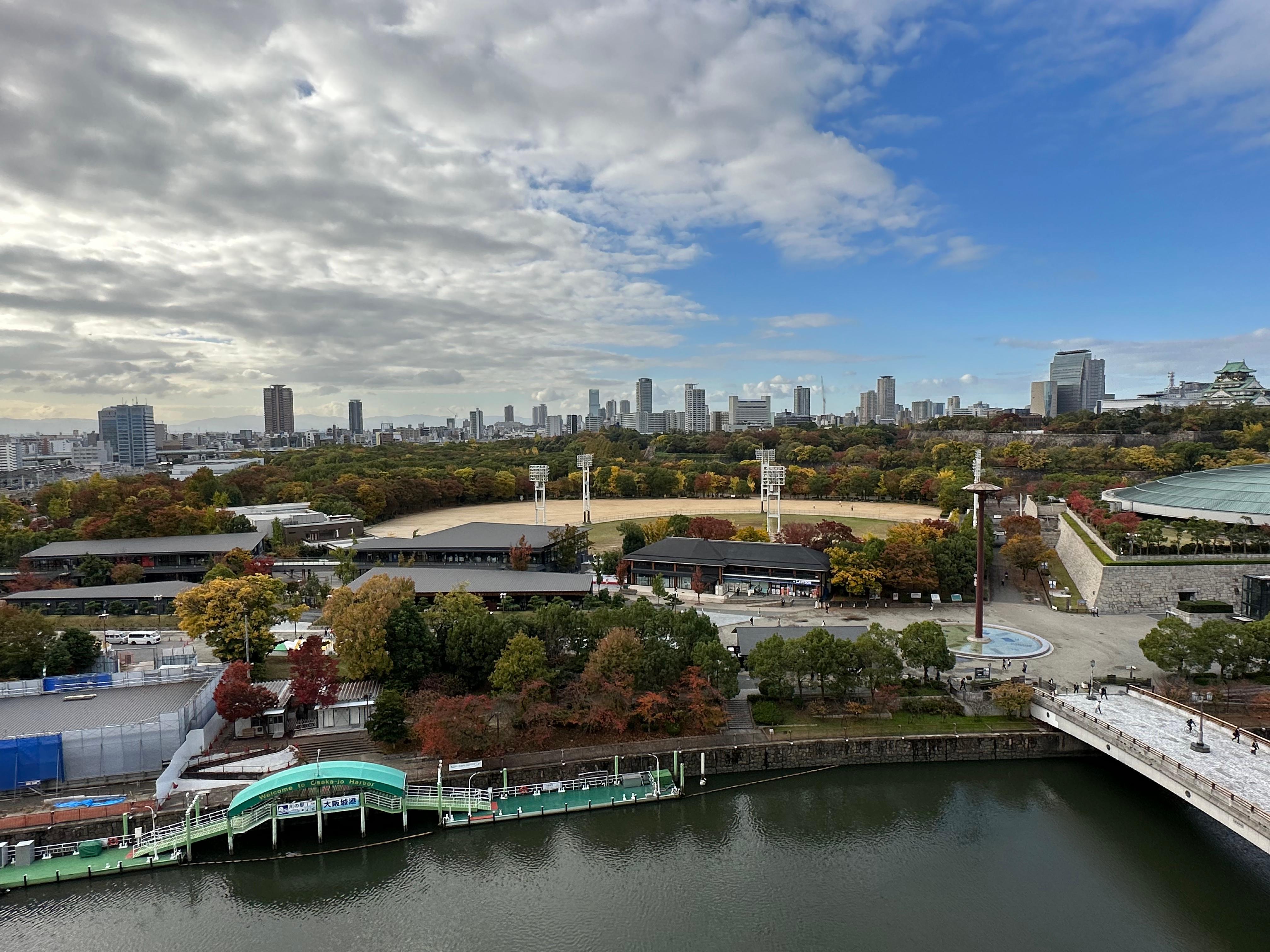面向大板城公園，窗外景色優美