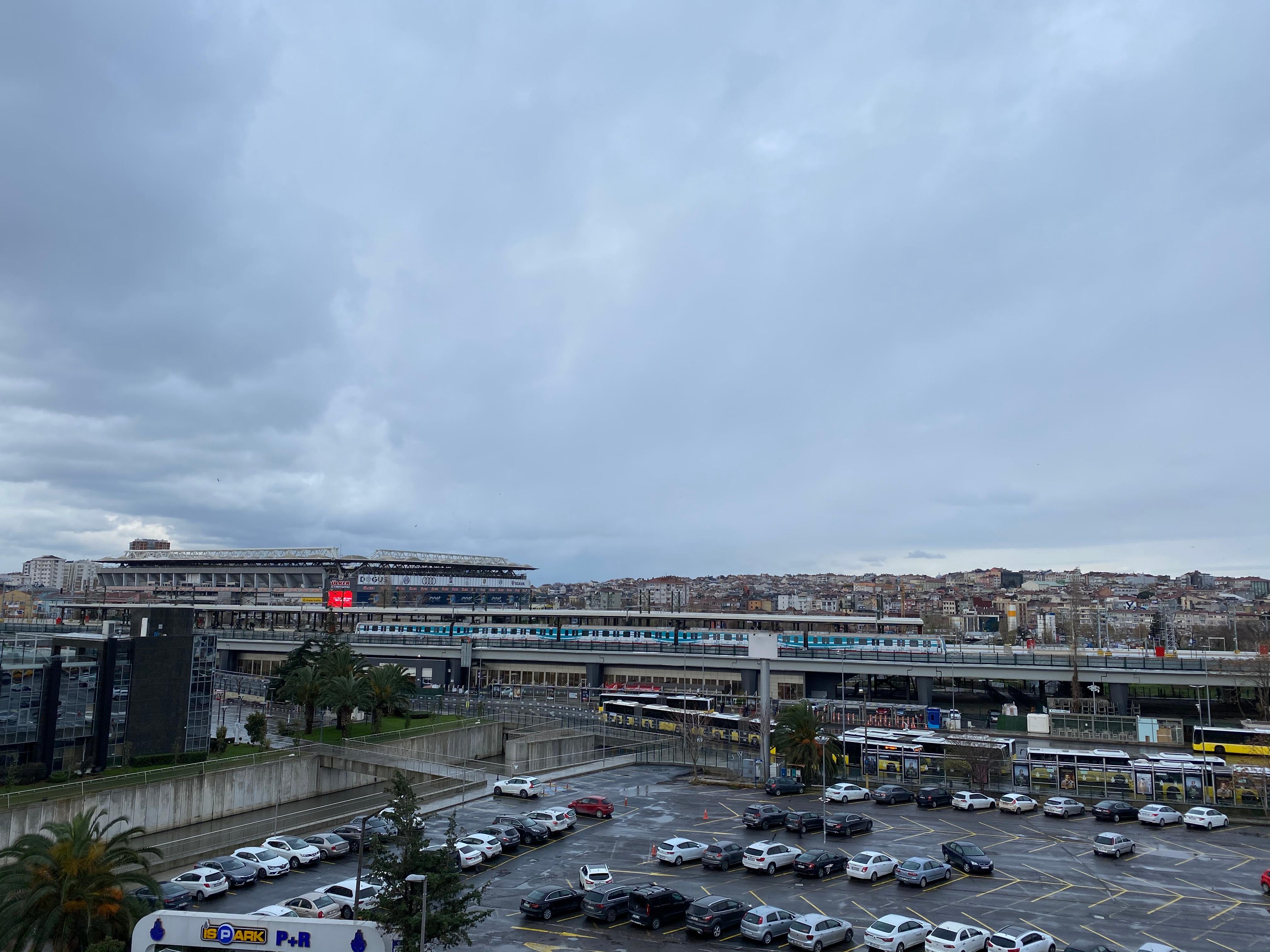 Fenerbahçe Stadı, İspark ve Marmaray karşısı, teras manzarası.