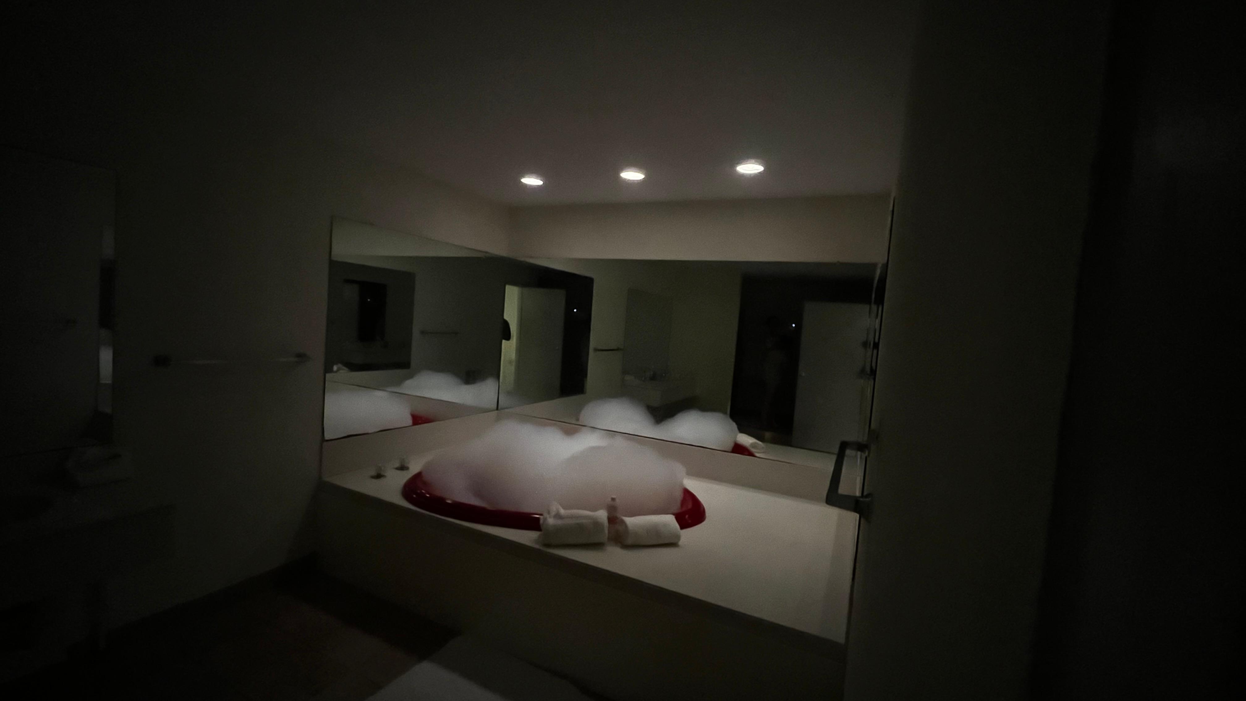Jetted heart tub